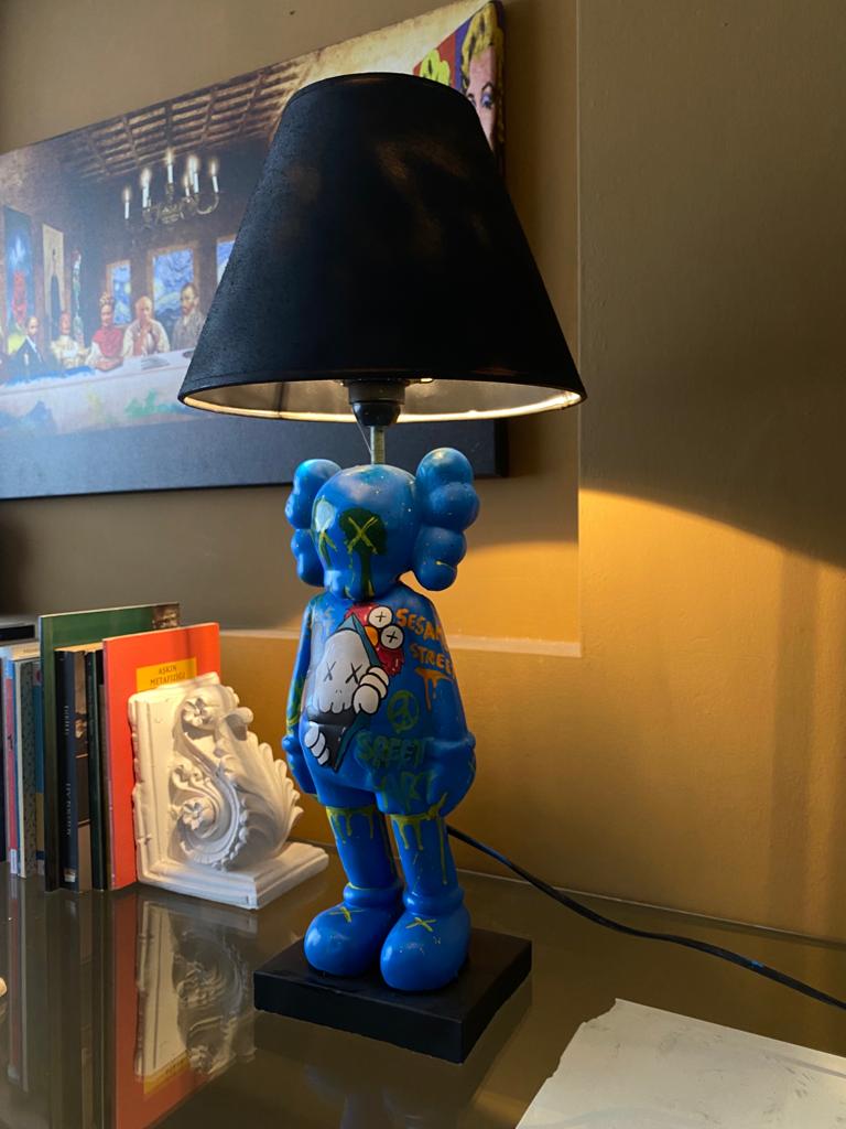 Susam Sokağı Kaws Masa Lambası 2