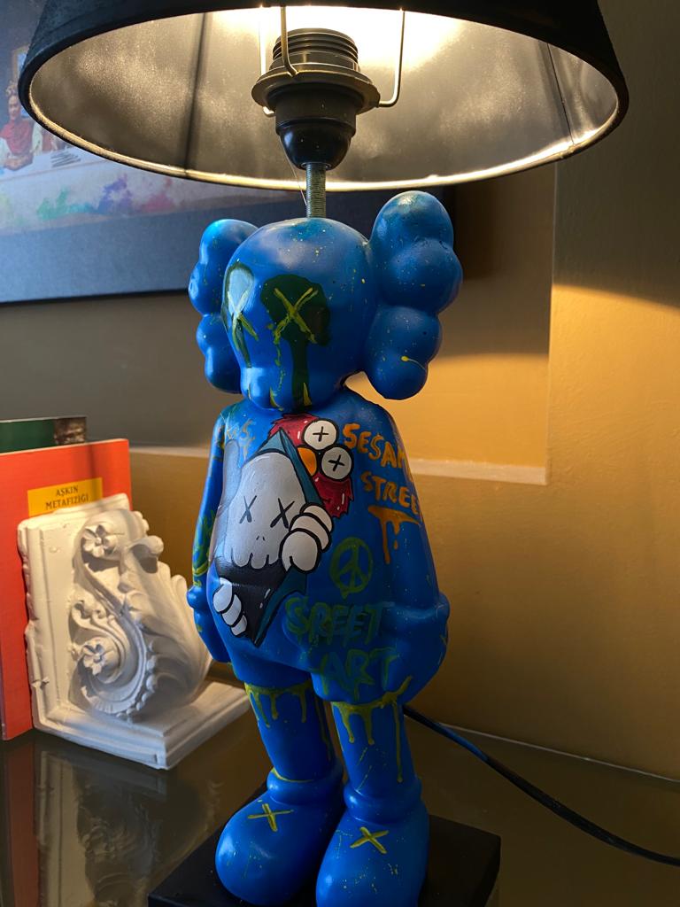 Susam Sokağı Kaws Masa Lambası 3