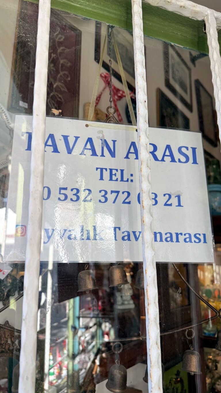 Tavan Arası: Ayvalık’ta Eski Objelerin Yeni Hikâyeleri